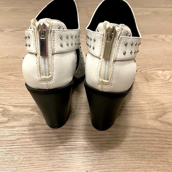 Mix No. 6 -Style M6-Dimm White Bootie - Picture 3 of 3